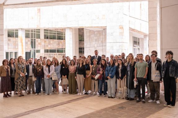 Imaxe da nova:López Campos destaca a oportunidade formativa que ofrecen as bolsas en bibliotecas, arquivos e museos
