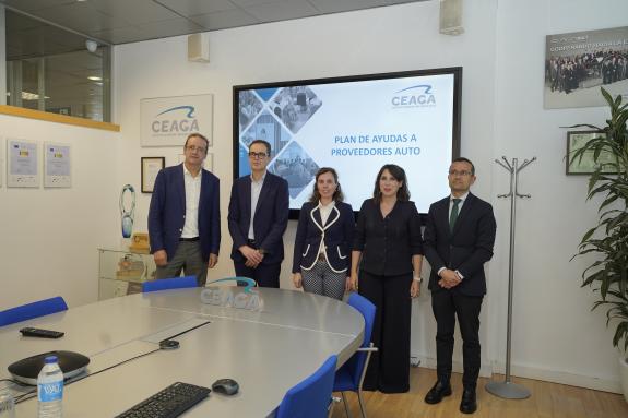 Imagen de la noticia:Lorenzana aborda con Ceaga los pormenores de la línea de ayudas extraordinaria que la Xunta va a aprobar para la industria a...