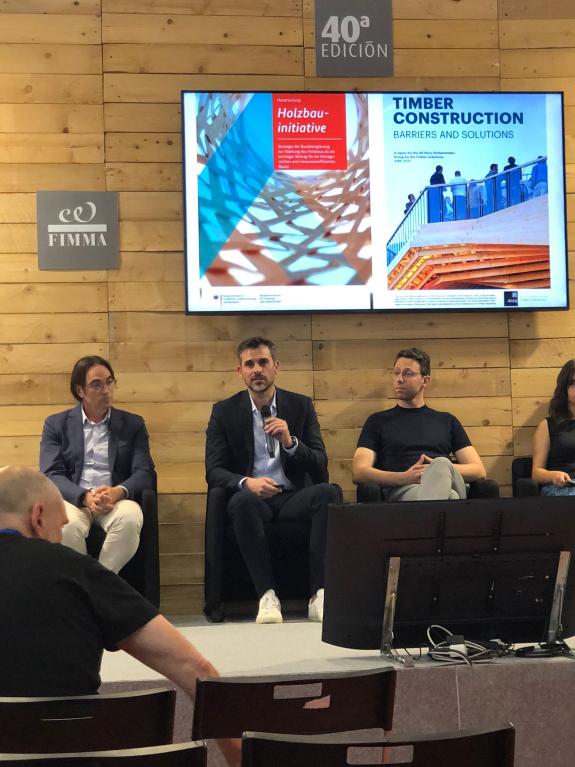 Imaxe da nova:A Xunta pon en valor en Valencia as políticas públicas para impulsar o uso da madeira como material na construción