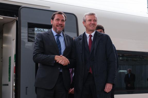 Imagen de la noticia:Rueda aplaude que los trenes Avril lleguen a Galicia y pide al Gobierno central que se aumenten las plazas disponibles y que...