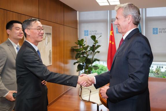 Imaxe da nova:Rueda avalía co embaixador da China novas oportunidades de negocio para as empresas galegas