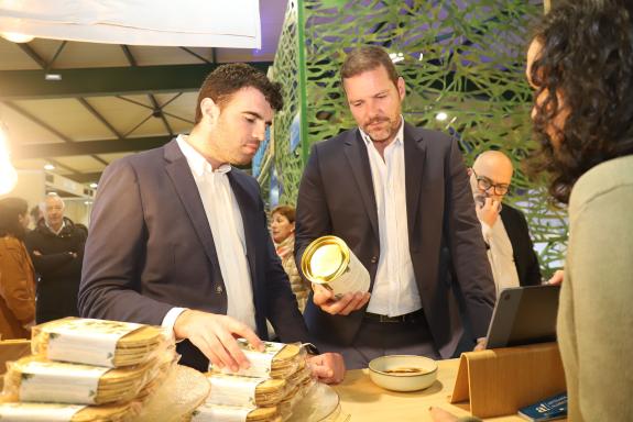Imaxe da nova:López Campos visita na Estrada a Feira GastroTur do Ulla