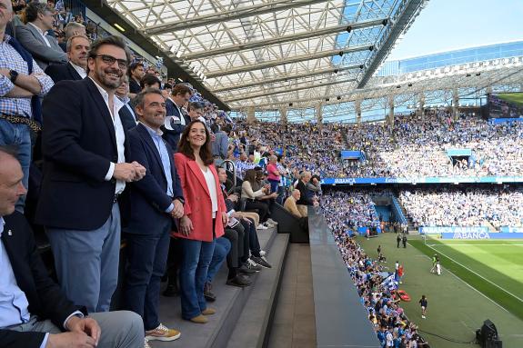 Imagen de la noticia:El conselleiro de Deportes asiste en Riazor al partido del R.C. Deportivo