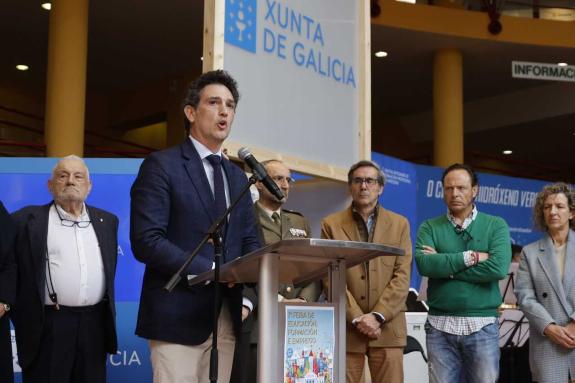 Imagen de la noticia:La I Feria de Educación, Formación y Empleo organizada por el Pazo de Ferias y la Xunta abrió hoy con casi 40 expositores