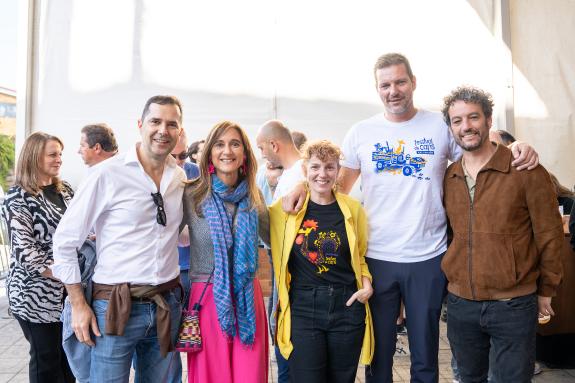 Imaxe da nova:O conselleiro de Cultura visita o Festival de Cans para compartir co público e a veciñanza o ambiente festivo arredor do audiovisua...