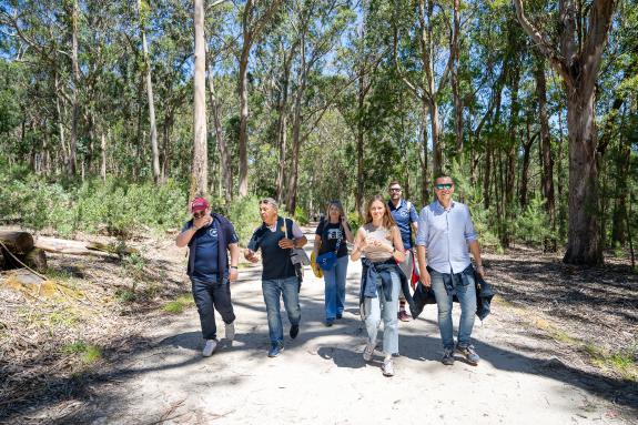 Imaxe da nova:A Xunta organiza un campo de voluntariado internacional nas Illas Cíes para un cento de mozos