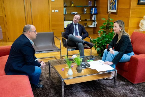 Imagen de la noticia:La Xunta fomenta los encuentros intergeneracionales en el ayuntamiento de Aranga con la construcción de un parque entre las ...