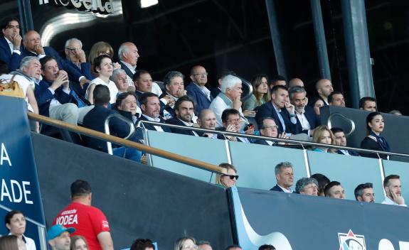 Imagen de la noticia:Diego Calvo y José López asisten al partido de fútbol entre la Selección gallega y Panamá