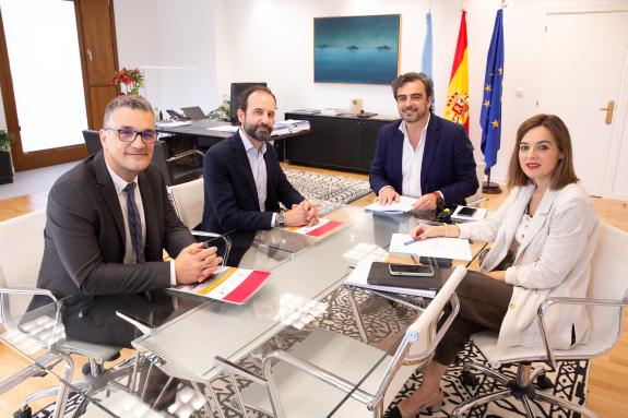 Imaxe da nova:A Xunta e o Clúster da Función Loxística de Galicia avanzan na colaboración para que a comunidade sexa referencia do transporte de ...