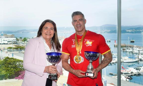 Imaxe da nova:Ana Ortiz felicita a Carlos Remeseiro polo seu título mundial de culturismo