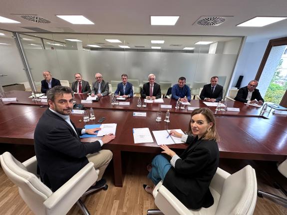 Imaxe da nova:A Xunta aborda coas federacións de transportes de viaxeiros por estrada os retos en materia de mobilidade para ofrecer un servizo d...