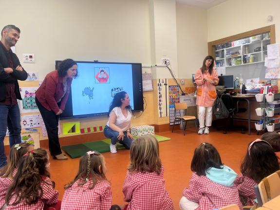 Imaxe da nova:Belén do Campo participa nunha actividade organizada pola Federación de Asociacións de Persoas Xordas de Galicia no CEIP Novo Mesoi...
