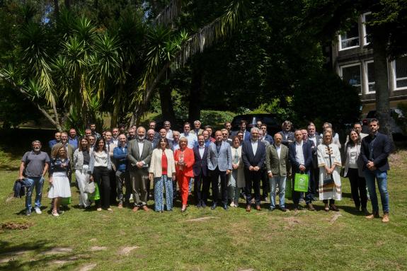 Imaxe da nova:Lorenzana manifesta o apoio da Xunta a toda o cadea de valor asociada á construción en madeira para seguir fortalecendo o sector fo...