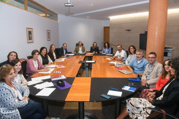 Imaxe da nova:Xunta e sindicatos constitúen a comisión negociadora do plan de igualdade para o persoal docente