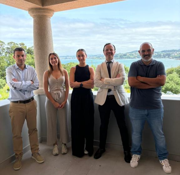 Imagen de la noticia:La Xunta traslada las medidas impulsadas en la mejora de la coordinación sociosanitaria a los profesionales de Raiola Oleiro...