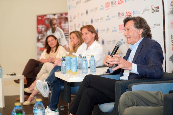 Imaxe da nova:Lete Lasa anima a “construír un fútbol inclusivo cheo de mensaxes positivas que axude a crecer á nosa infancia” na presentación da ...