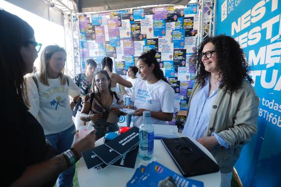 Imagen de la noticia:El Portamerica, nueva parada del área de igualdad y punto lila y arco iris de la Xunta de Galicia