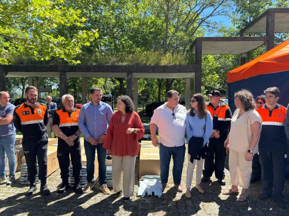 Imaxe da nova:Catro agrupacións de voluntarios de Protección Civil da comarca de Santiago reciben equipamento de emerxencias cedido pola Xunta