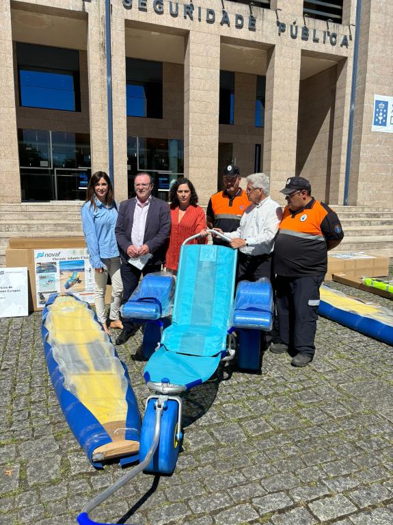 Imaxe da nova:Sete agrupacións de voluntarios de Protección Civil da comarca de Bergantiños-Costa da Morte reciben equipamento de emerxencias ced...