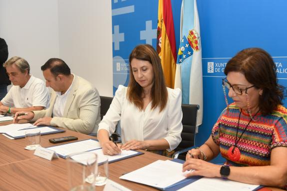 Imaxe da nova:Medio Rural asina cos sindicatos o acordo de mellora das condicións de traballo do persoal funcionario do Servizo de Prevención de ...