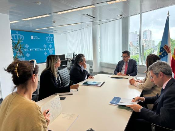 Imaxe da nova:A Xunta e Conxemar analizan melloras para o Ifevi para dar continuidade á feira internacional dos produtos do mar conxelados nas me...