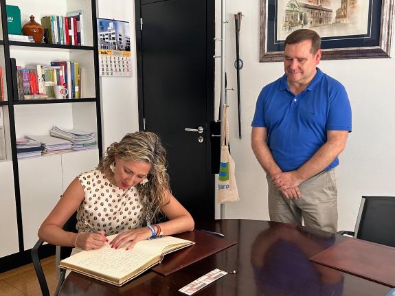 Imaxe da nova:As infraestruturas viarias e os servizos centran a reunión de traballo entre a delegada da Xunta en Ferrol e o alcalde de Fene