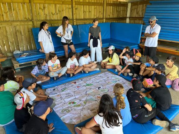 Imagen de la noticia:Lara Meneses destaca el ocio saludable y de contacto con la naturaleza de los campamentos de verano de la Xunta