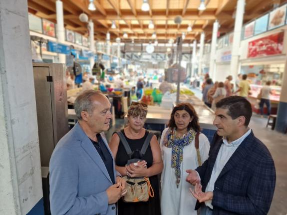 Imagen de la noticia:La Xunta informa en Bueu y Cangas de que el plazo de solicitud de las ayudas para transformar las plazas de abastos en Merca...