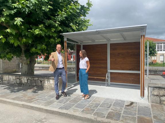 Imagen de la noticia:La Xunta instala una marquesina para facilitar la movilidad en el rural del concello de Curtis