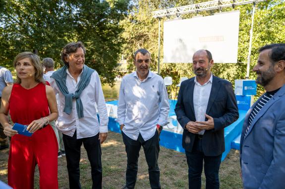 Imagen de la noticia:La Xunta destaca el positivo impacto turístico que tendrá este verano el paso de La Vuelta por la comunidad