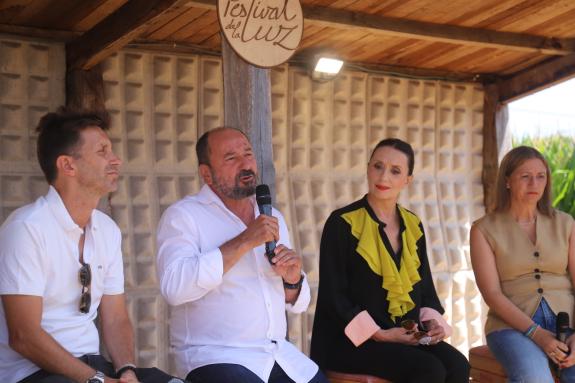 Imagen de la noticia:Merelles reivindica el Festival de la Luz como iniciativa que contribuye a dinamizar turísticamente el rural gallego