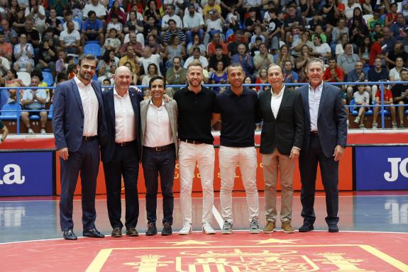 Imagen de la noticia:Diego Calvo participa en Ferrol en el homenaje a los exjugadores de fútbol sala Adri y Pola