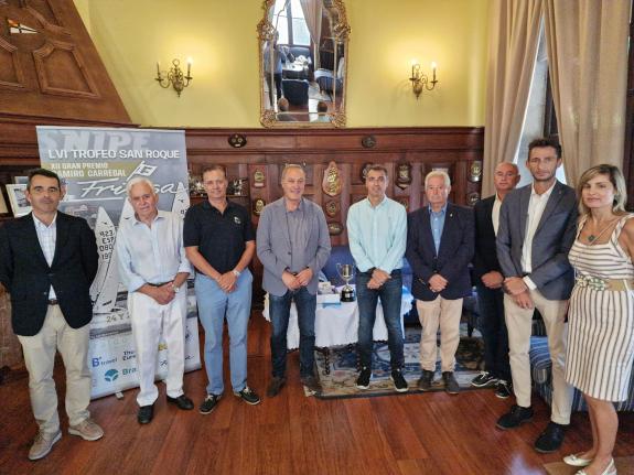 Imagen de la noticia:El delegado territorial de Pontevedra participó en el acto de presentación de la regata San Roque