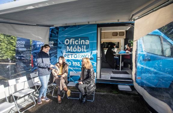 Imaxe da nova:A Oficina móbil de retorno da Xunta leva visitado 76 concellos co foco posto no asesoramento aos galegos do exterior que volven ao ...