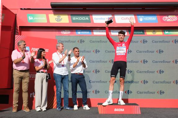 Imagen de la noticia:Rueda destaca la contribución de La Vuelta Ciclista a España como escaparate turístico de Galicia