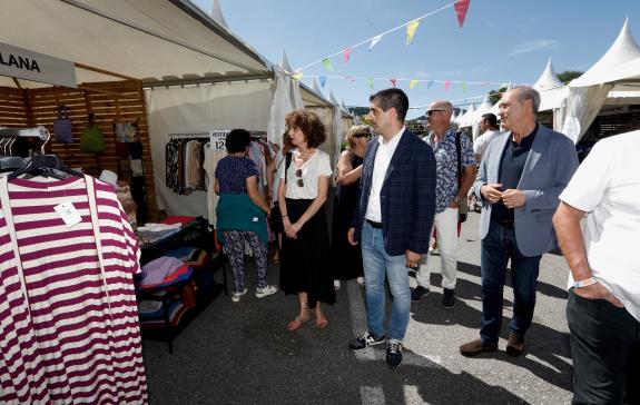 Imagen de la noticia:La Xunta pone en valor la labor de los centros comerciales abiertos y federaciones de comerciantes en la revitalización del ...