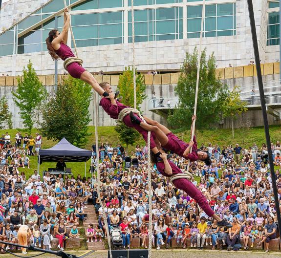 Imaxe da nova:‘Cidade Imaxinaria’ trae este sábado ao Gaiás preto dun centenar de artistas do mundo do circo, a maxia ou o teatro procedentes de ...