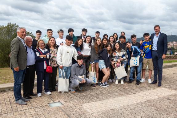 Imaxe da nova:López Campos anima o alumnado do Instituto Santiago Apóstol de Bos Aires a manter vivo o legado de Galicia e dos seus devanceiros n...