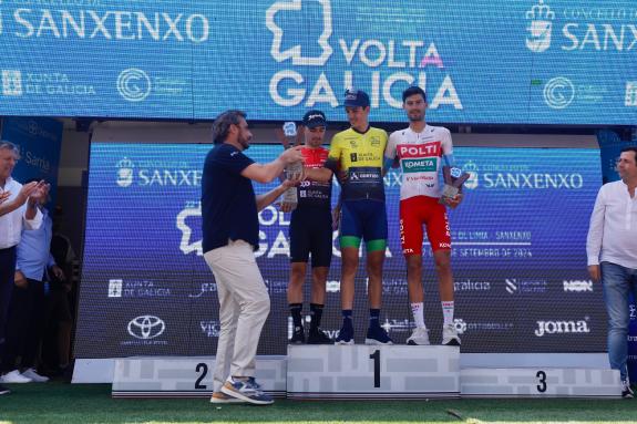 Imagen de la noticia:Diego Calvo participa en la entrega de premios de la XXII Volta Ciclista a Galicia