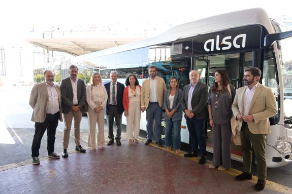 Imagen de la noticia:El servicio de transporte interurbano de la Xunta en A Coruña incorpora cuatro autobuses articulados