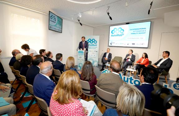 Imagen de la noticia:La Xunta destaca el potencial de la automoción gallega y la necesidad de avanzar hacia una movilidad sostenible