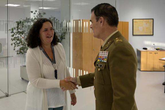 Imagen de la noticia:Belén do Campo recibe al nuevo general jefe del mando de apoyo a la maniobra, Raimundo Rodríguez
