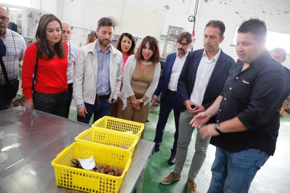 Imagen de la noticia:Lorenzana subraya el compromiso de la Xunta para que todos los gallegos se beneficien de los recursos naturales de Galicia t...