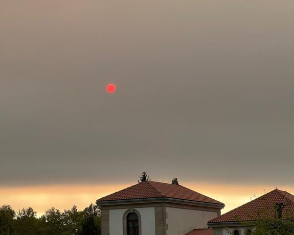 Imaxe da nova:A Xunta fai unha serie de recomendacións á cidadanía por mor da chegada do fume dos incendios que afectan a Portugal