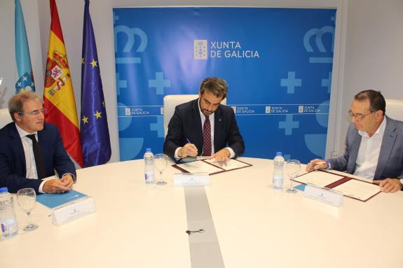 Imagen de la noticia:La Xunta facilita el servicio de transporte adaptado al alumnado de la Asociación Autismo Ourense