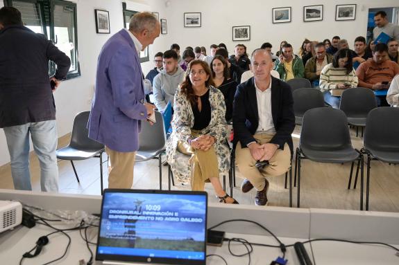Imagen de la noticia:La Xunta destaca en un taller del polo de emprendimiento de Coristanco las posibilidades de las nuevas tecnologías en el ámb...