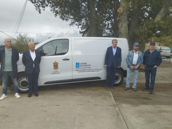 Imagen de la noticia:La Xunta financia la adquisición de una furgoneta eléctrica para los servicios municipales del ayuntamiento de Quintela de L...