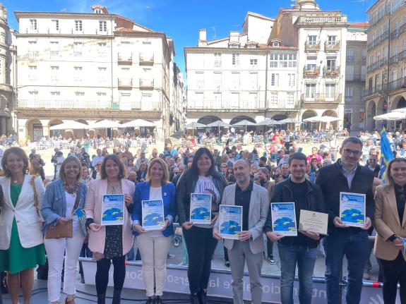 Imagen de la noticia:La Xunta participa en una marcha para conmemorar el Día Internacional de las Personas Sordas