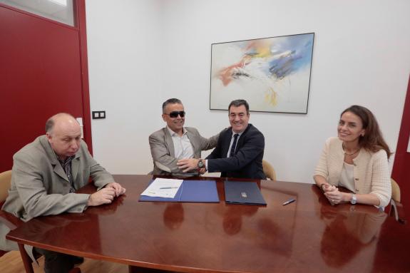 Imaxe da nova:A Xunta incrementa un 8% a colaboración coa ONCE para atender ao alumnado con discapacidade visual