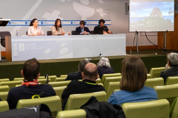 Imagen de la noticia:La Xunta analiza con los agentes sociales el 